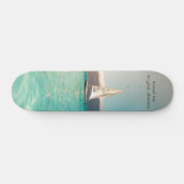 Tropisches Wasser, Segelboot, Traum Skateboard (Horizontal)