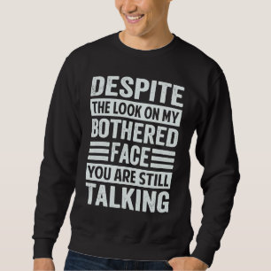 Trotz des Ausdrucks auf meinem besorgten Gesicht b Sweatshirt