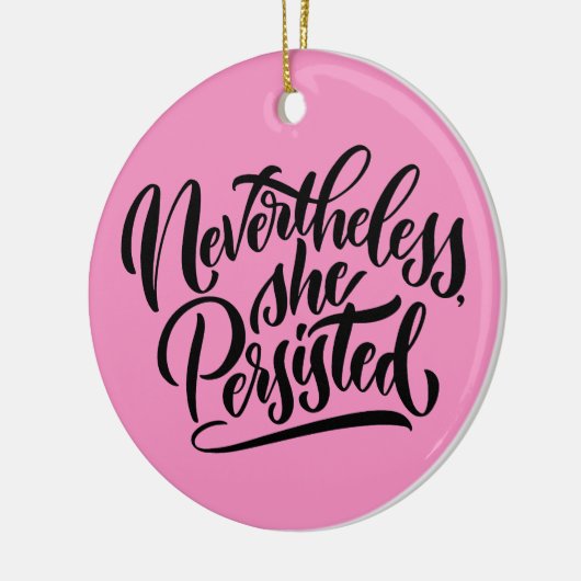 Trotzdem beharrt sie auf der Zierbarmachung Keramikornament (Links)