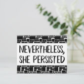 Trotzdem beharrte sie darauf: Schwarz-Weiß-Muster Postkarte (Stehend Vorderseite)