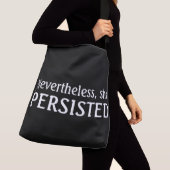 Trotzdem beharrte sie darauf tragetaschen mit langen trägern (Von Nahem)