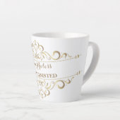 Trotzdem behielt sie die kleine Tasse der Latte (Rechte Ecke)