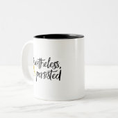 Trotzdem blieb sie in Schwarz und Gold Zweifarbige Tasse (Vorderseite Links)