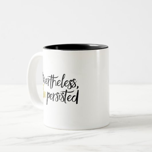 Trotzdem blieb sie in Schwarz und Gold Zweifarbige Tasse (Vorderseite Links)