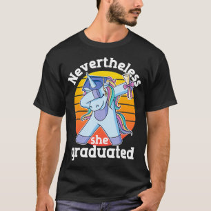 Trotzdem hat sie ihren Abschluss als Funny Unicorn T-Shirt