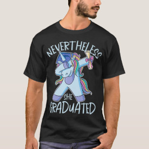 Trotzdem hat sie ihren Abschluss als Funny Unicorn T-Shirt