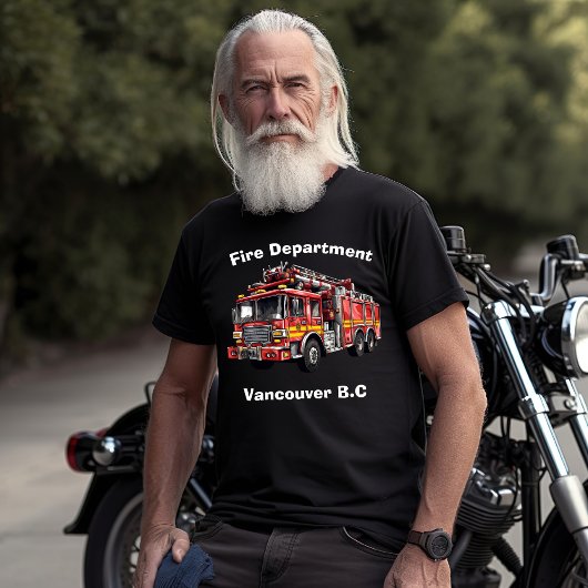 Truck des Feuerwehrmanns ist bei Morgengrauen eins T-Shirt