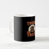 Truck oder Treat Halloween Sattelzug Design_1 Kaffeetasse (Vorderseite Links)