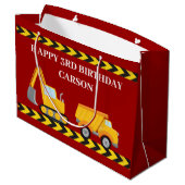 Truckboys mit rotem Kindergeburtstag Große Geschenktüte (Rückseite Schrägansicht)
