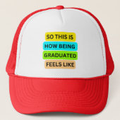 Trucker Hat Red SO_THIS_IS_HOW_BEING_GRADUATED_FEE Truckerkappe (Vorderseite)