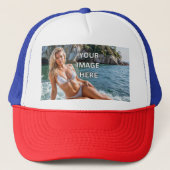 TRUCKIN". 🧢 Trucker Hat - Bild oder Text hinzufüg Truckerkappe (Vorderseite)