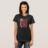 True Crime Glass Of Wine Bed By Nine True Crime   T-Shirt (Vorne ganz)