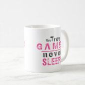 True Gamer schläft nie Pink Girl Gamer Kaffeetasse (VorderseiteRechts)
