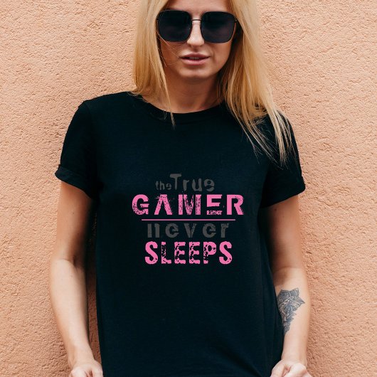 True Gamer schläft niemals Pink Typografy Gamer T-Shirt