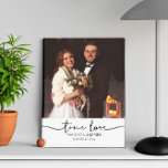 True Love Wedding Foto Leinwanddruck<br><div class="desc">Hochzeitliche Foto-Leinwand für frisch verheiratete oder verheiratete Paare. Wahre Liebe wird in handgeschriebener Typografie geschrieben,  und die Vorlage ist für Sie Set,  um die Namen des neuen Ehepaares und das Hochzeitsdatum hinzuzufügen.</div>