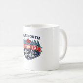 True North Certified — Survived Winter Mug Kaffeetasse (VorderseiteRechts)