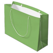 True Pistachio Green Große Geschenktüte (Rückseite Schrägansicht)