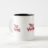 True Vampire Gothic Dripping Blood Text Design Zweifarbige Tasse (Vorderseite Links)