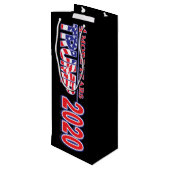 Trump 2020 Trump drängt die amerikanische Flagge Geschenktüte Für Weinflaschen (Rückseite Schrägansicht)