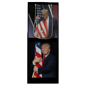 Trump 2020 Trump drängt die amerikanische Flagge Geschenktüte Für Weinflaschen (Vorderseite)