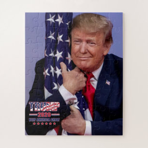 Trump 2020 Trump umarmt die amerikanische Flagge Puzzle