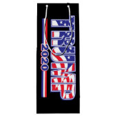 Trump 2020 umarmt die Flagge Geschenktüte Für Weinflaschen (Rückseite)