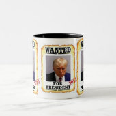 Trump 2024 Am meisten gewollt Zweifarbige Tasse (Mittel)