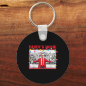 Trump 2024: Amerika Ck Daddys Zuhause Trump Pink Schlüsselanhänger (Vorderseite)