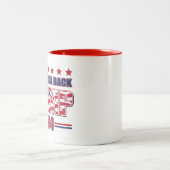 TRUMP-2024: Amerika zurück Zweifarbige Tasse (Mittel)
