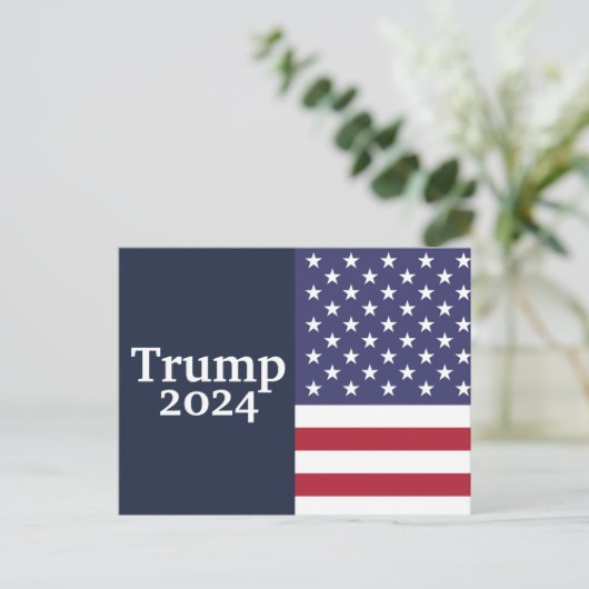 Trump 2024 Amerikanische Flagge auf blau Postkarte (Stehend Vorderseite)