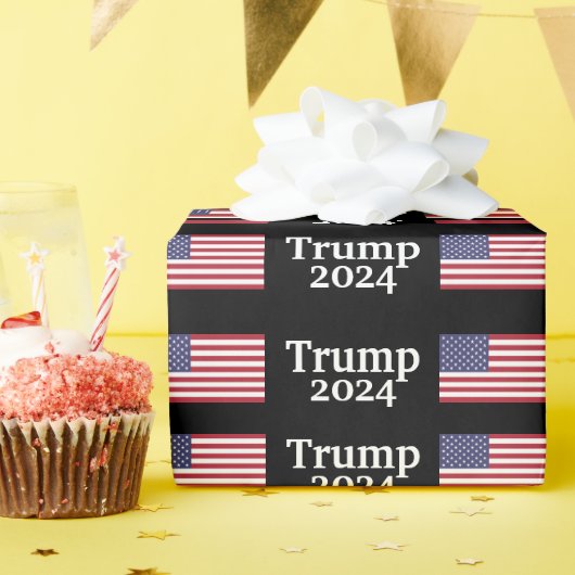 Trump 2024 Amerikanische Flagge auf schwarz Geschenkpapier (Geburtstagsparty)