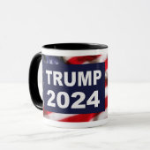 Trump 2024 Amerikanische Flagge Tasse (Vorderseite Links)