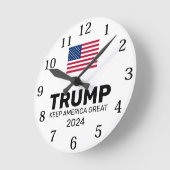 Trump 2024 Behielt Amerika groß Runde Wanduhr (Winkel)