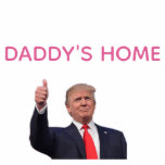 Trump 2024 bringt Amerika zurück auf Daddys Zuhaus Freistehende Fotoskulptur<br><div class="desc">Ich Liebe es,  wenn ich morgens weckte und Donald Trump ist Präsident!</div>