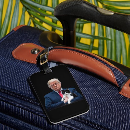 Trump 2024 Cat MAGA Funny Trump Cat Gepäckanhänger (Vorderseite Insitu 1)