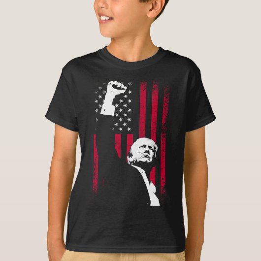 Trump 2024: Faustkampf für Amerika - US-Flaggenina T-Shirt (Vorderseite)