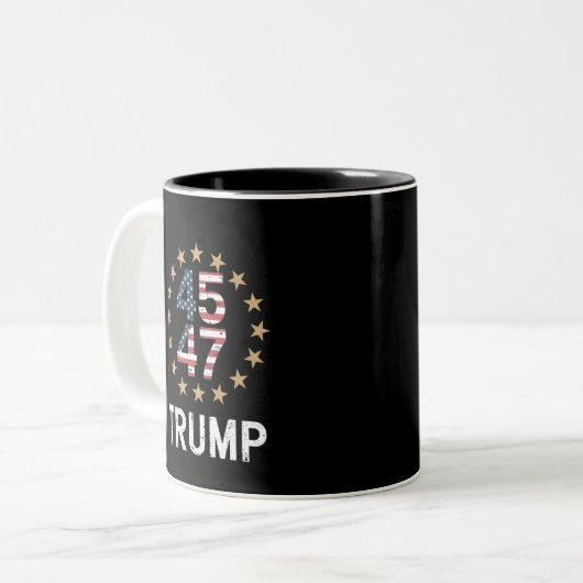Trump 2024 Flag Amerika zurück 45 47 Zweifarbige Tasse (Vorderseite Links)