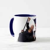 Trump 2024: Kampf für Amerika Tasse (Vorderseite Links)