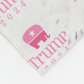 Trump 2024 Niedlicher rosa Elefant Fleecedecke (Ecke)