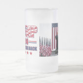 Trump 2024 nimmt Amerika zurück Mattglas Bierglas (Mittel)