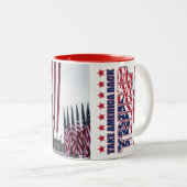 Trump 2024 nimmt Amerika zurück Zweifarbige Tasse (VorderseiteRechts)