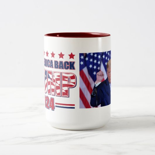 Trump 2024 nimmt Amerika zurück Zweifarbige Tasse (Mittel)