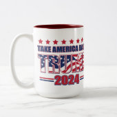 Trump 2024 nimmt Amerika zurück Zweifarbige Tasse (Links)