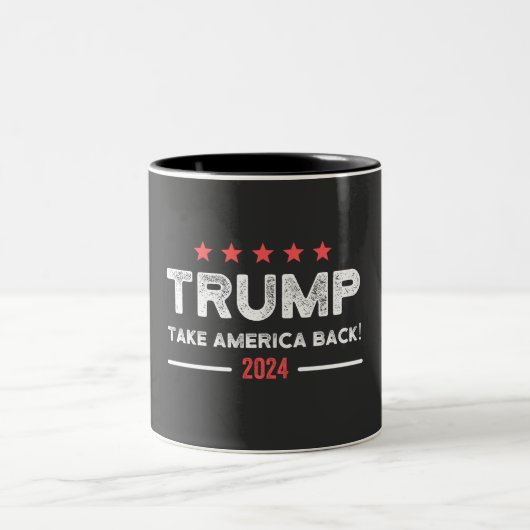 Trump 2024 nimmt Amerika zurück Zweifarbige Tasse (Mittel)