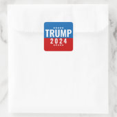 Trump 2024 Rot und Blau mit Sternen Quadratischer Aufkleber (Tasche)