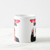 Trump 2024 stockt auf kaffeetasse (Mittel)