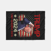 Trump 2024: Trump überlebt Kundgebung Fleecedecke (Vorderseite (Horizontal))