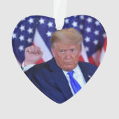 Trump 2024 wird zurück sein ornament (Rückseite)