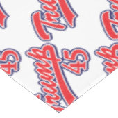 Trump-45-RED Tischdecke (Schrägansicht)