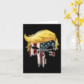 Trump: Amerikanische Flagge 2024 Wiederwahl in zwe Karte (Gelbe Blume)